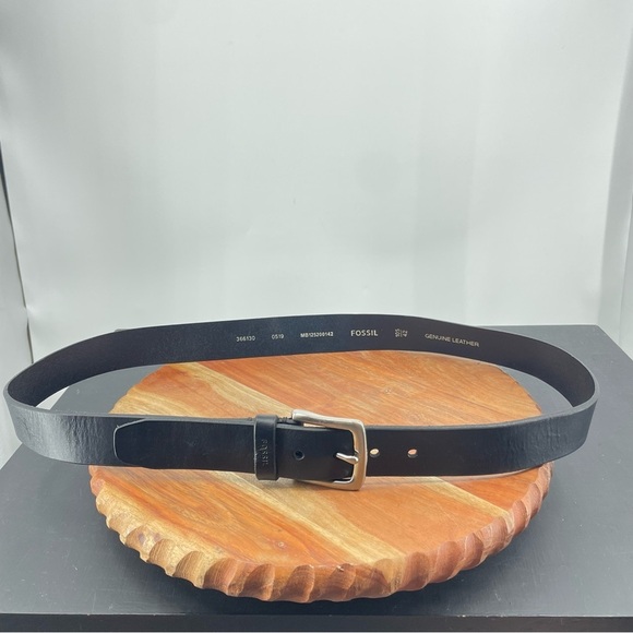 Fossil Black Genuine Leather Belt Size 42 silver buckle - Picture 1 of 5